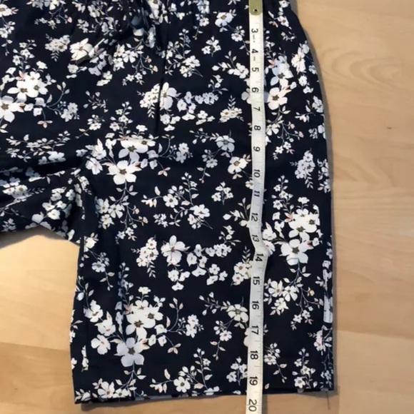 Wildfang THE ESSENTIAL BLUE FLORAL DRAWSTRING SHORT medium - Picture 11 of 13